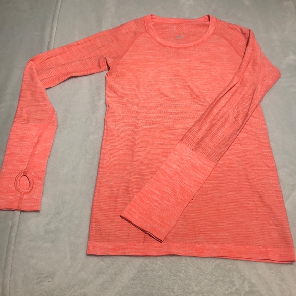 SOLD Lululemon Long Sleeve Swiftly Tech - Picture 2 of 4